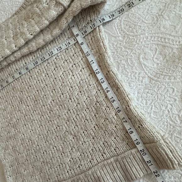 American Eagle Outfitters Women's M Creamy Sleeved Scooped Neck Knit Sweater Top - Picture 11 of 15